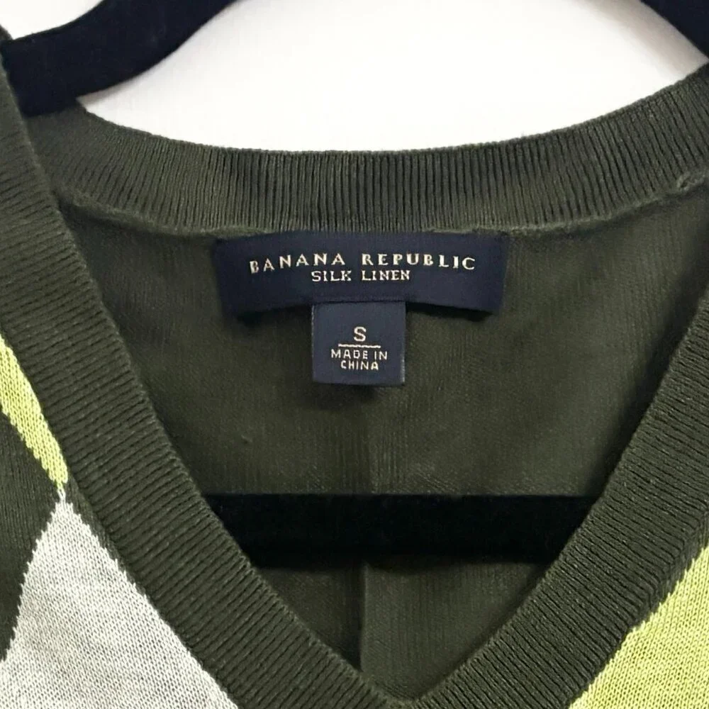EUC Banana Republic Silk & Linen Blend Green Argyle V Neck Sweater Vest - Small